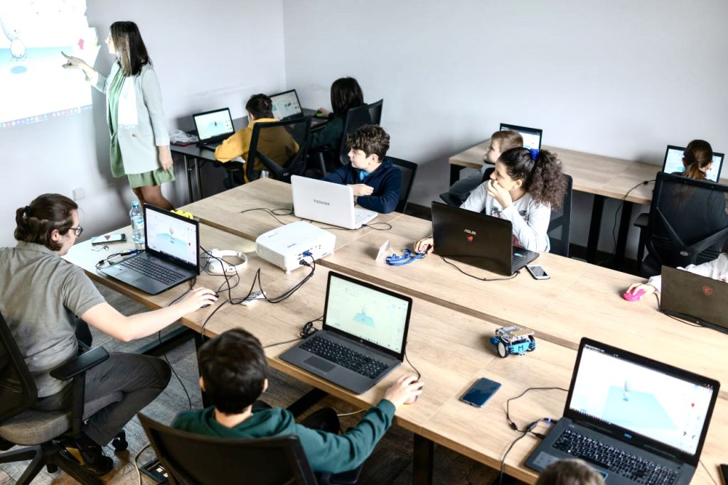 Cursuri de IT și Programare & AI Copii | IT Junior